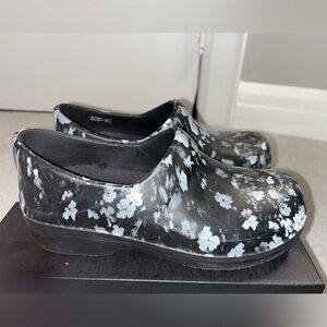 CROCS floral rubber clogs